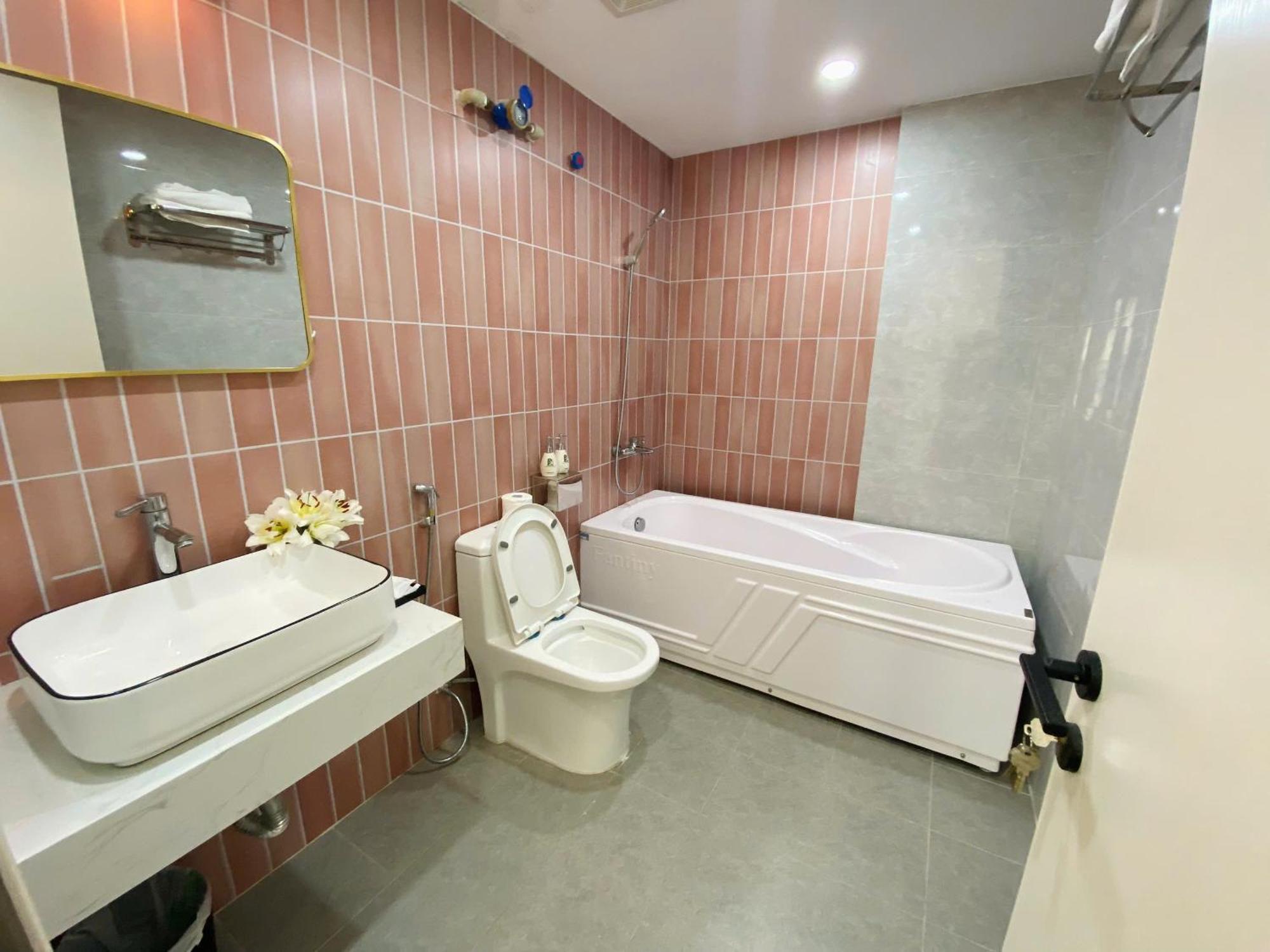 Luxe Paradise Residence 76 To Ngoc Van Hanoi Exterior photo